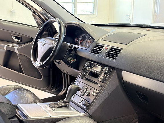 Volvo XC90 10 of 22