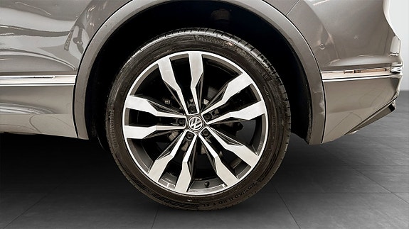 Volkswagen Tiguan 6 of 12
