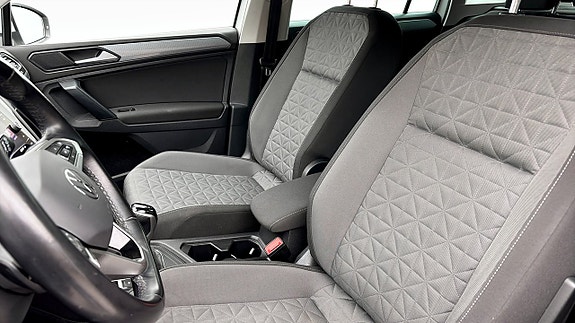 Volkswagen Tiguan 8 of 12