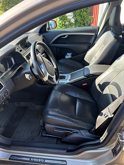 Volvo V70 8 of 9
