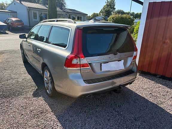 Volvo V70 3 of 9