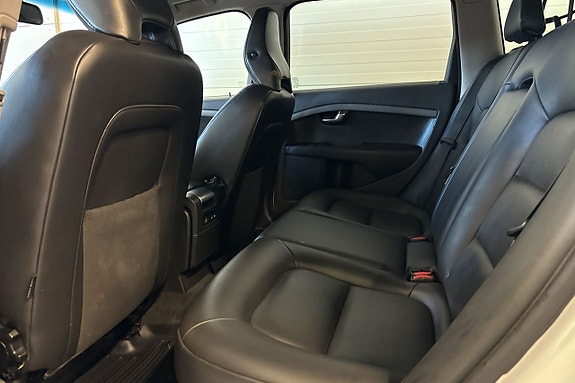 Volvo XC70 11 of 21