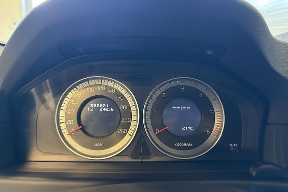 Volvo XC70 13 of 21