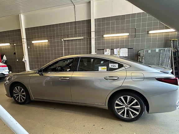 Lexus ES300h 2 of 3