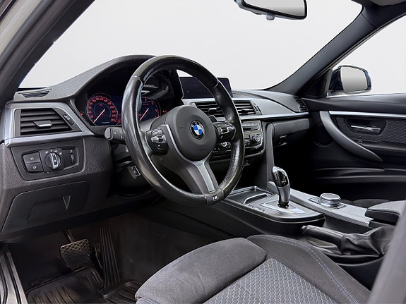 BMW 318d 13 of 17