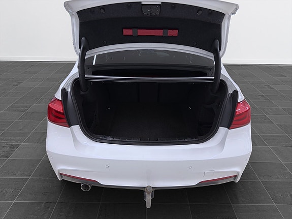 BMW 318d 7 of 17