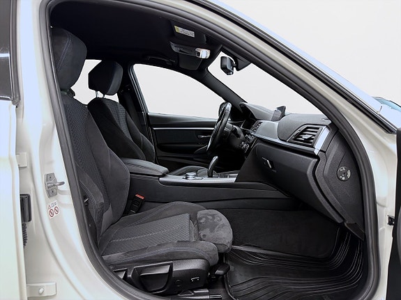BMW 318d 11 of 17