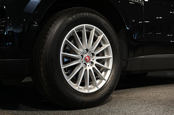Jaguar F-PACE 10 of 27