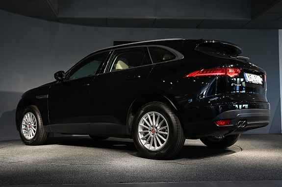 Jaguar F-PACE 4 of 27