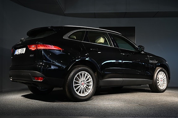 Jaguar F-PACE 6 of 27