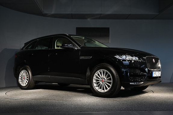 Jaguar F-PACE 8 of 27