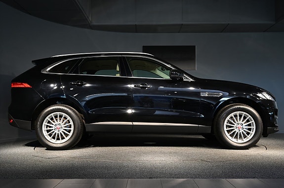 Jaguar F-PACE 7 of 27