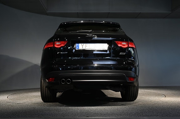 Jaguar F-PACE 5 of 27