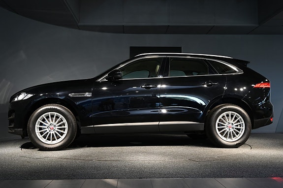 Jaguar F-PACE 3 of 27