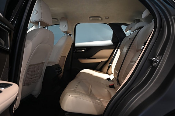 Jaguar F-PACE 16 of 27