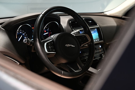 Jaguar F-PACE 17 of 27