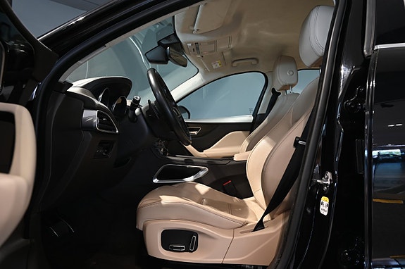 Jaguar F-PACE 14 of 27