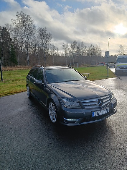 Mercedes-Benz C300 2 of 3