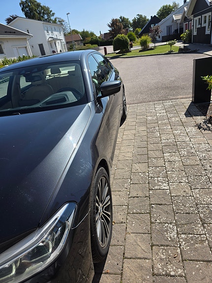 BMW 520d 2 of 12