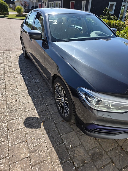 BMW 520d 3 of 12