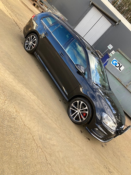 Volkswagen Golf VII 2 of 3