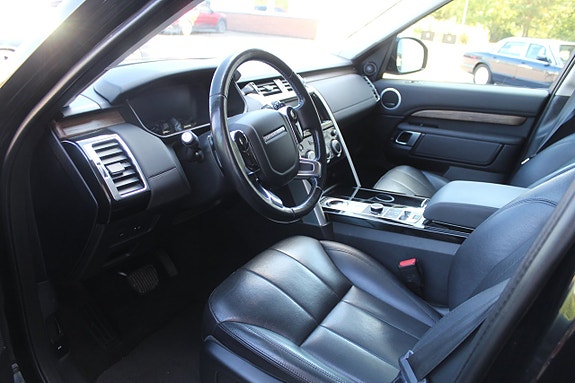 Land Rover Discovery 2 of 16