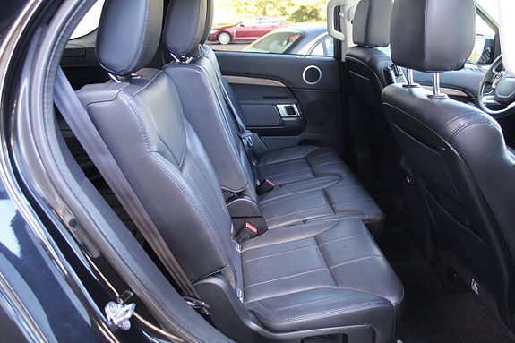 Land Rover Discovery 9 of 16