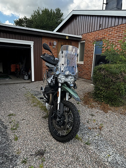 Moto Guzzi V85 TT 2 of 4