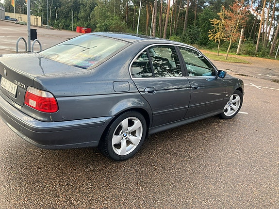 BMW 520i 2 of 7
