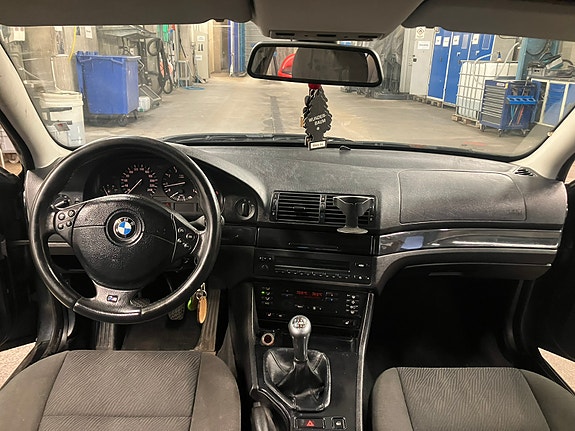 BMW 520i 4 of 7