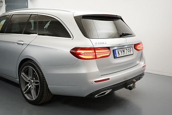 Mercedes-Benz E220 3 of 15