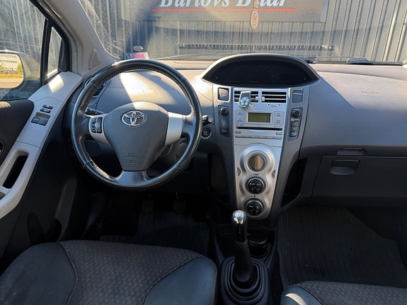 Toyota Yaris 8 of 9
