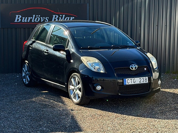 Toyota Yaris 5 of 9