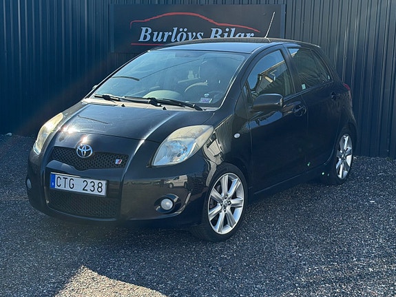 Toyota Yaris 4 of 9