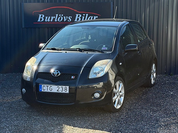 Toyota Yaris 2 of 9