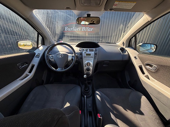 Toyota Yaris 9 of 9