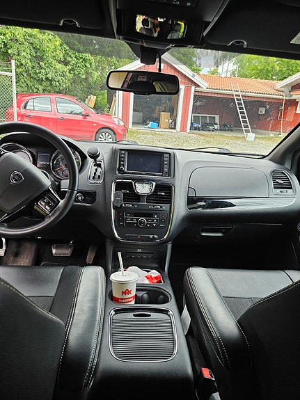 Lancia Voyager 6 of 6