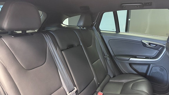 Volvo V60 10 of 19
