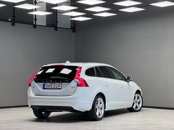Volvo V60 2 of 19