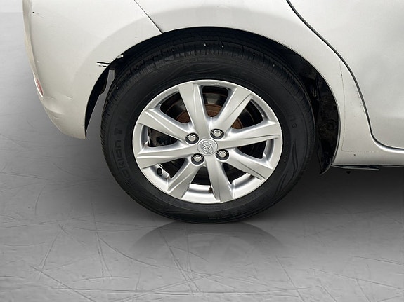 Toyota Yaris 27 of 29