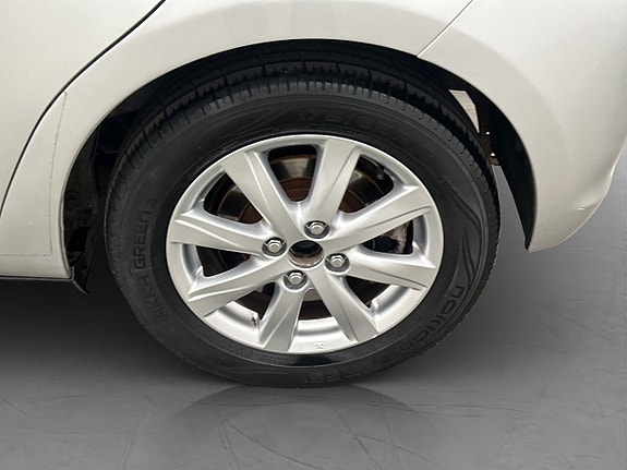 Toyota Yaris 26 of 29