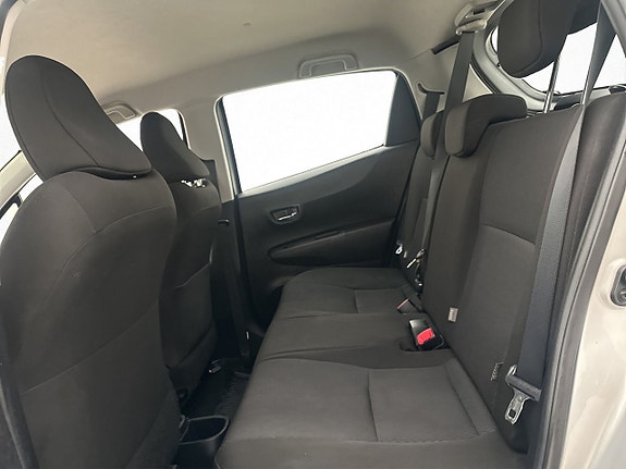 Toyota Yaris 23 of 29
