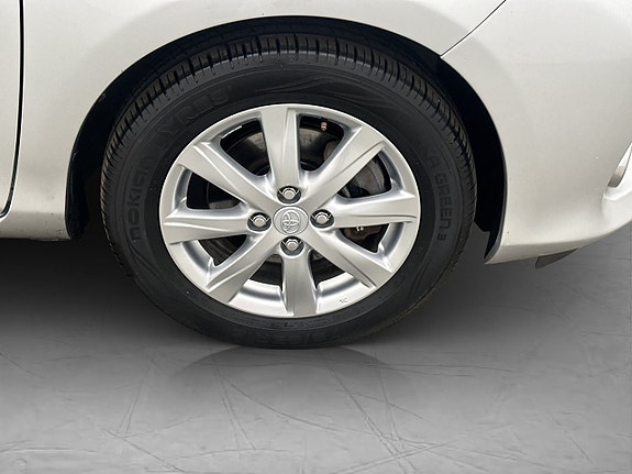 Toyota Yaris 29 of 29