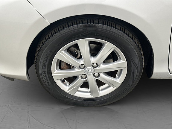 Toyota Yaris 25 of 29