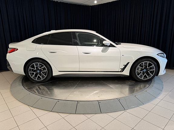 BMW i4 8 of 19