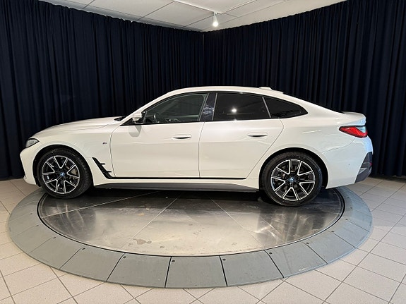 BMW i4 3 of 19