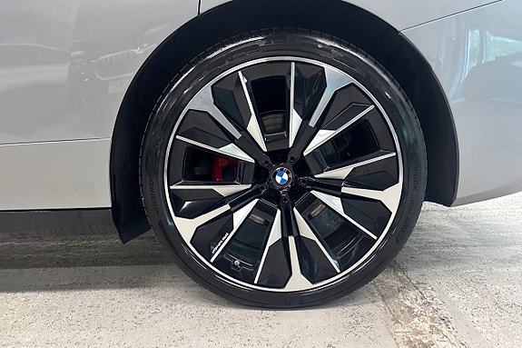 BMW iX 19 of 22