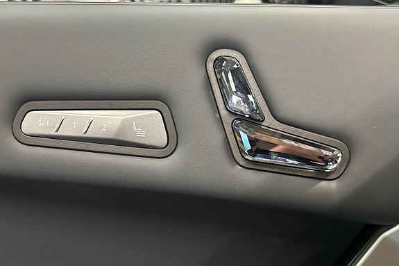 BMW iX 17 of 22