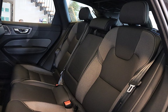 Volvo XC60 11 of 17