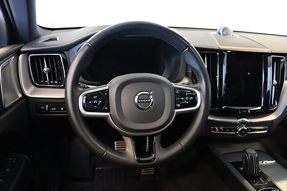 Volvo XC60 2 of 17